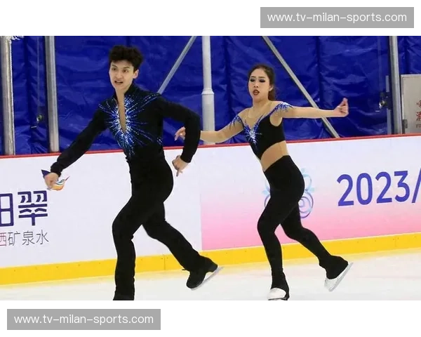 阵容花样滑冰：让团队与梦想在冰面上旋转